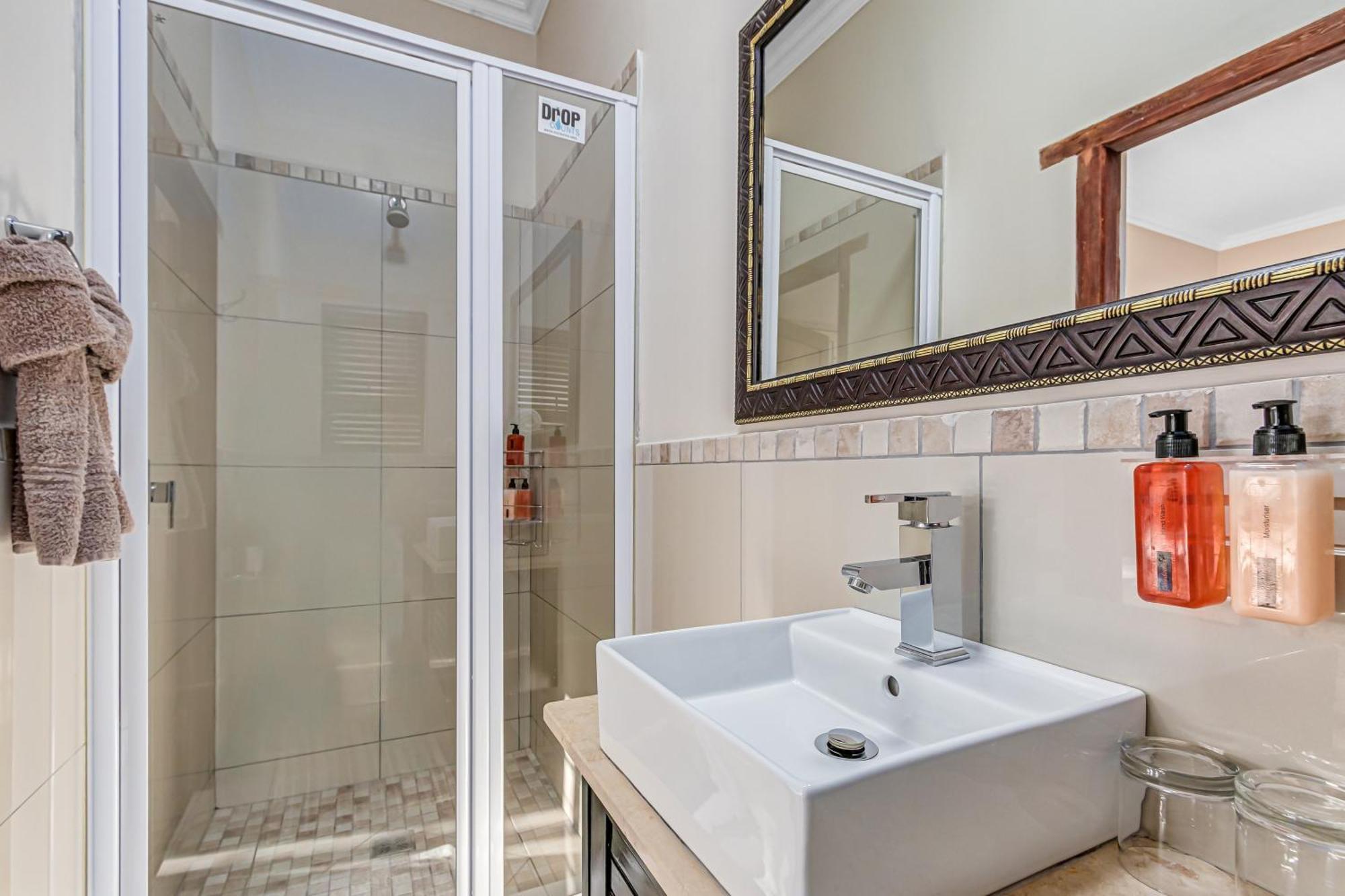 Deluxe Queen Suite